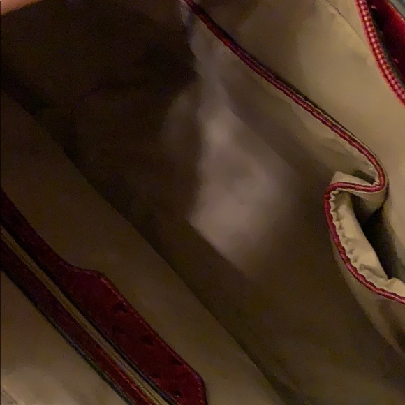 Beautiful vegan ostrich red tote w/zipper excellent condition inside and out - Picture 12 of 13